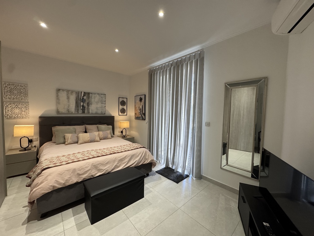 Sliema Seafront Apartment's Image 6