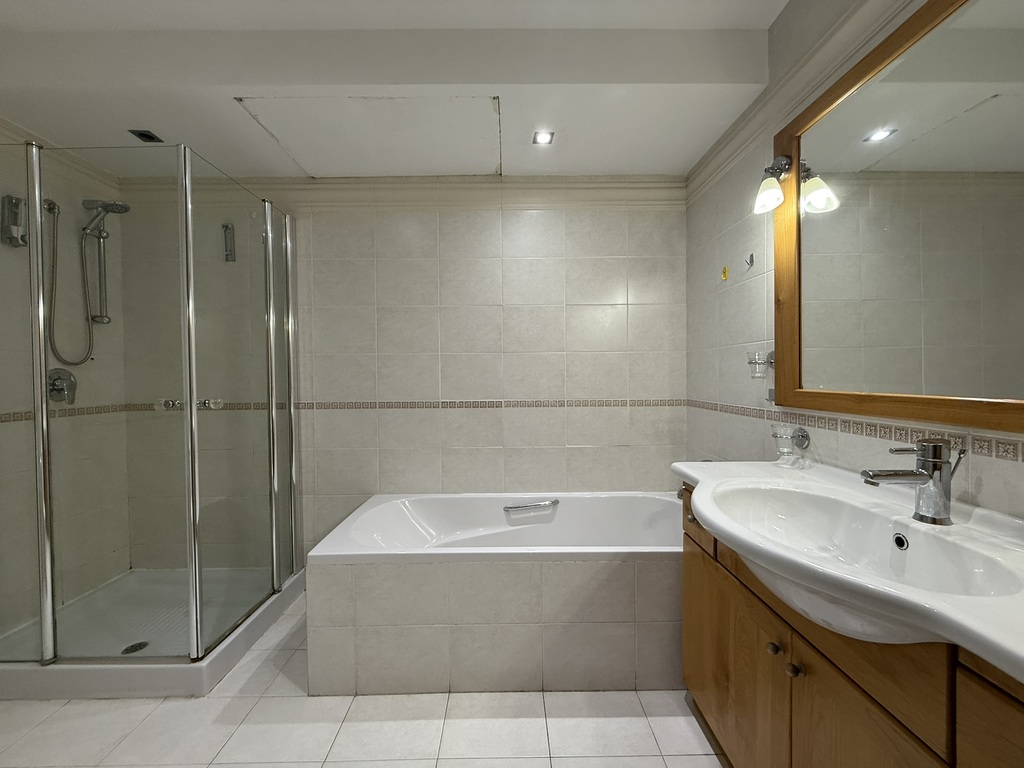 Portomaso Marina View Apartment's Image 13