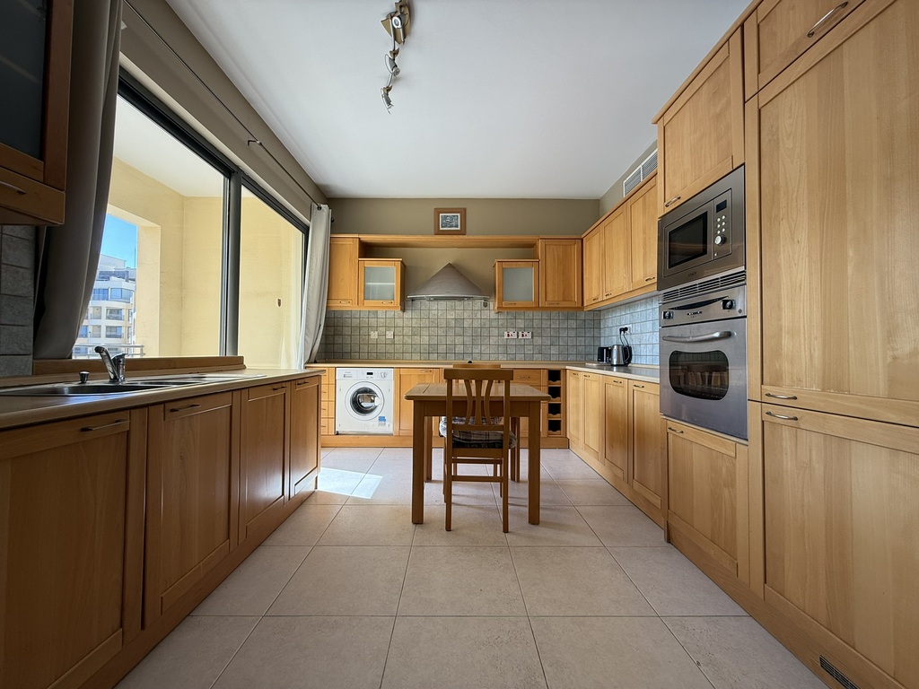 Portomaso Marina View Apartment's Image 7