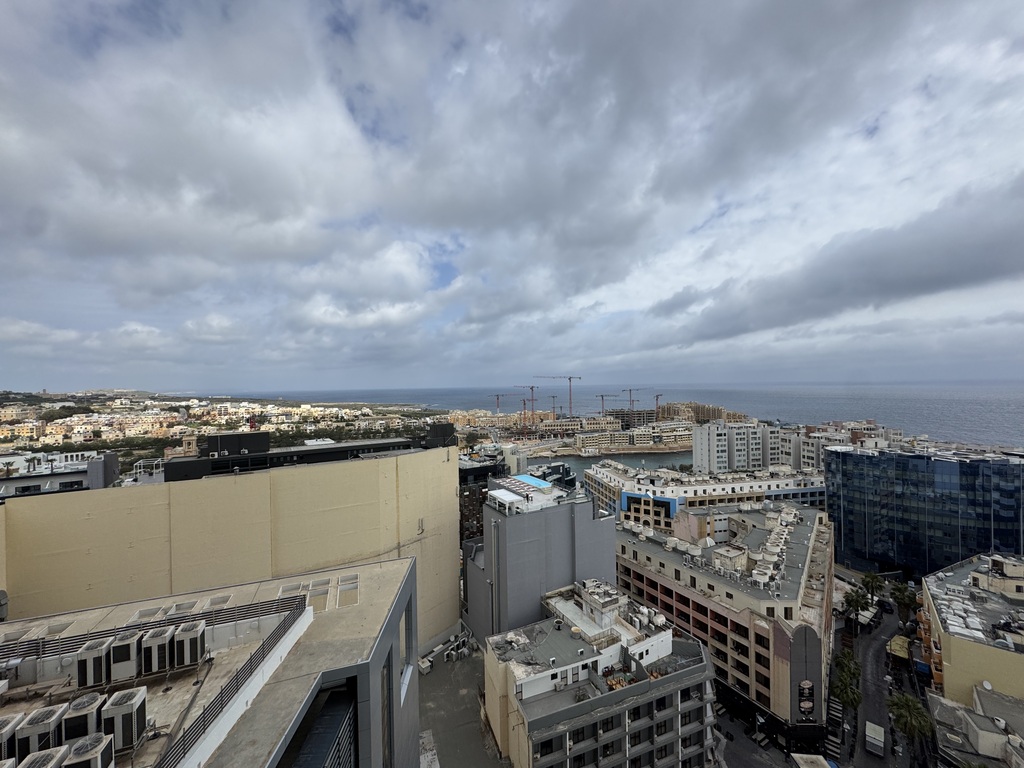 Mercury Towers Lifestyle Apartment's Image 7