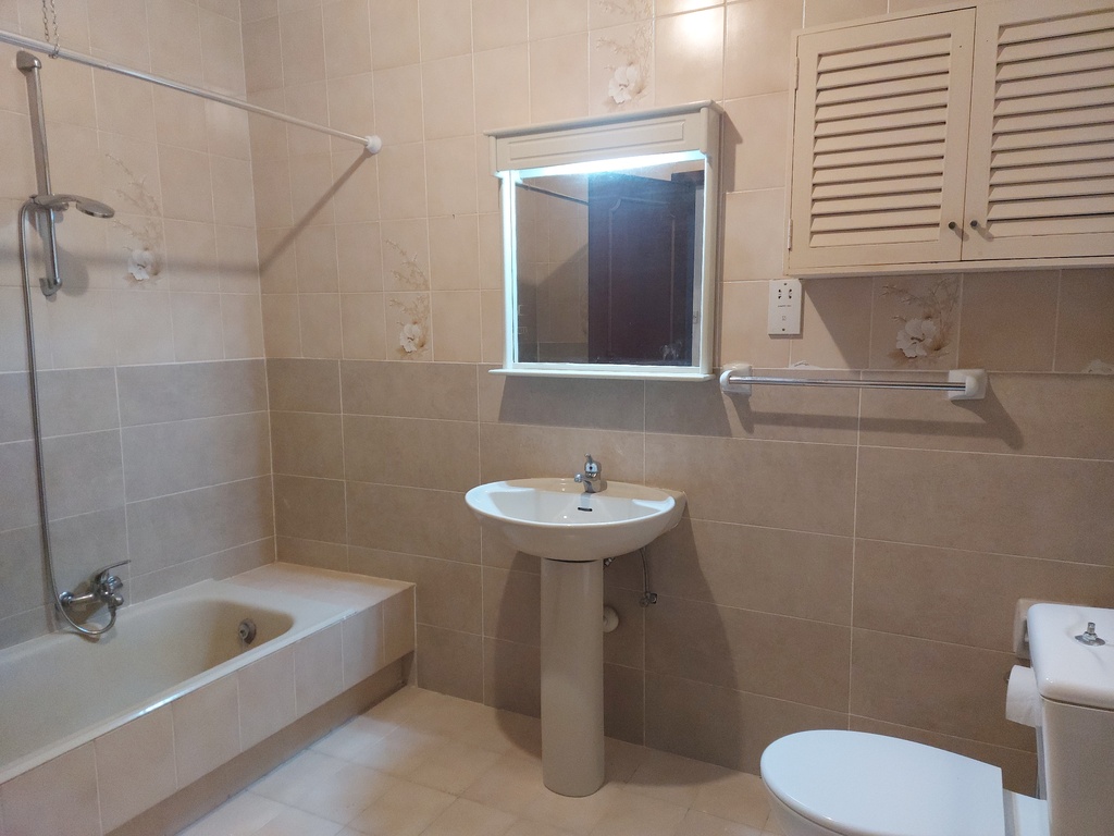 St Julians Unfurnished Seafront Apartment's Image 6