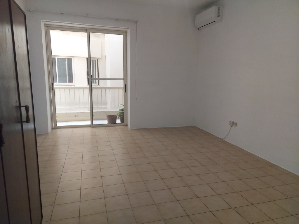 St Julians Unfurnished Seafront Apartment's Image 4