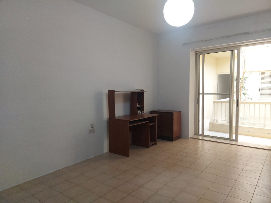 St Julians Unfurnished Seafront Apartment's Image 5