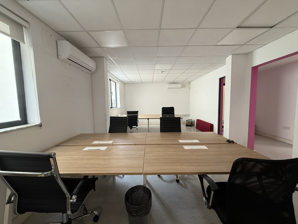 Ta' Xbiex Fully Equipped Office's Image 4
