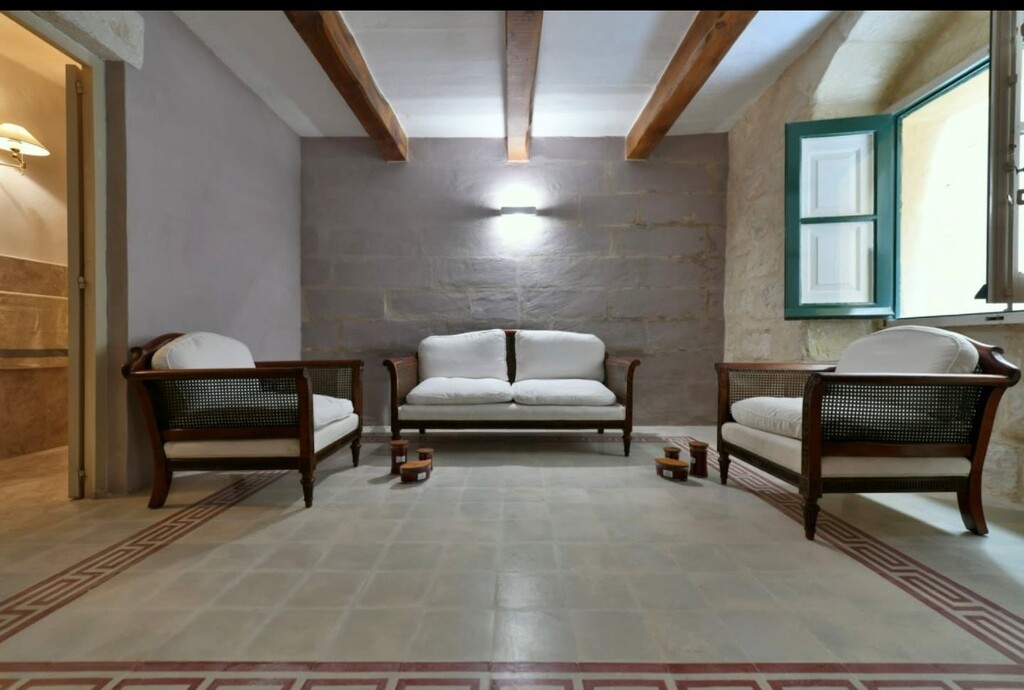 Mdina-townhouse-furnished-to-let-christies-malta