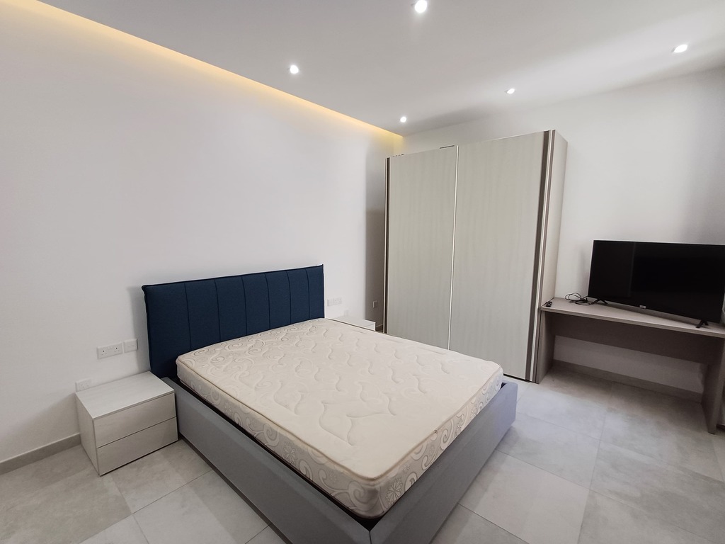 Sliema Seafront Furnished Apartment's Image 6