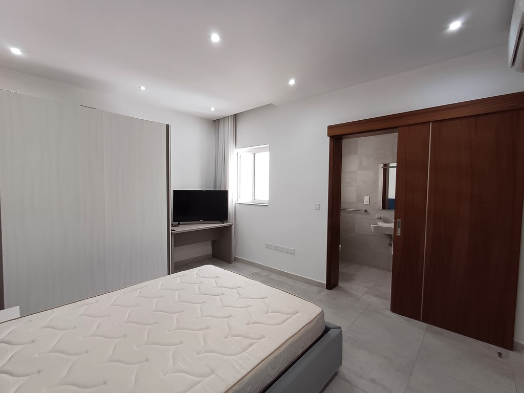 Sliema Seafront Furnished Apartment's Image 8