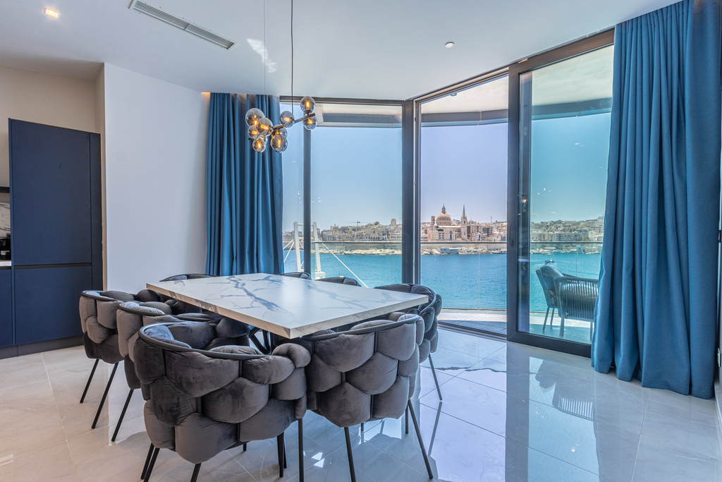 Sliema Seafront Apartment's Image 10
