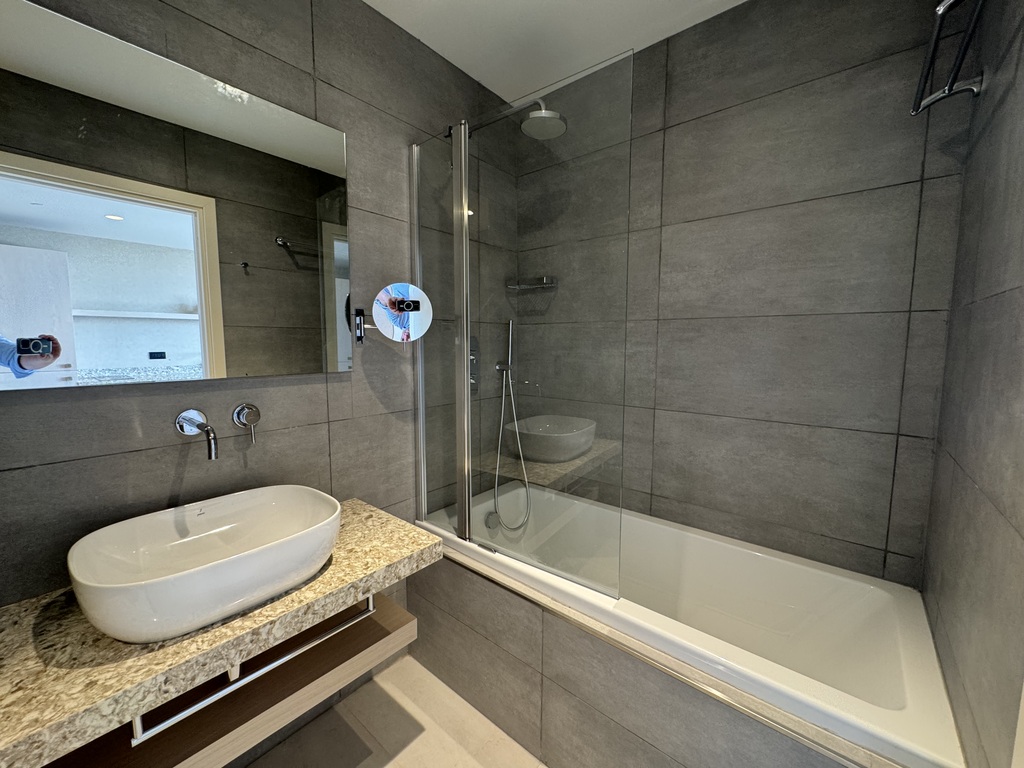 Mercury Towers Lifestyle Apartment's Image 7