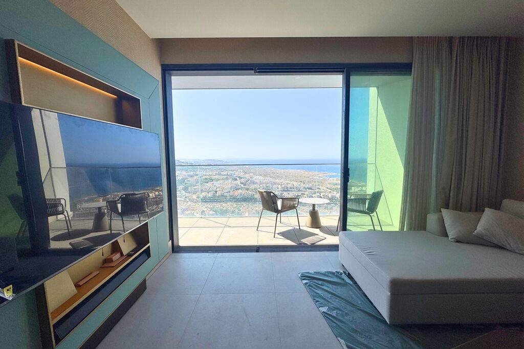 stjulians-apartment-prime-location-christies-malta