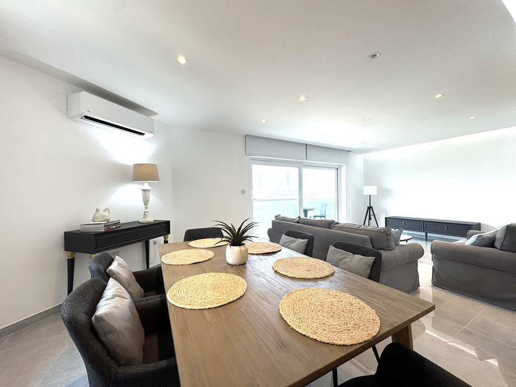 Sliema Seafront Apartment's Image 6
