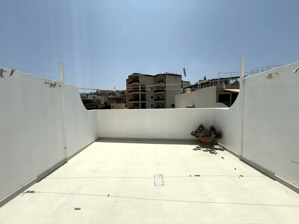 St Julians Seafront Apartment's Image 12