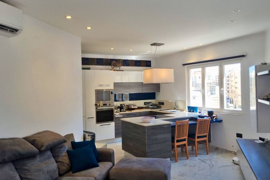 sliema-penthouse-to-let-with-views-christies-malta