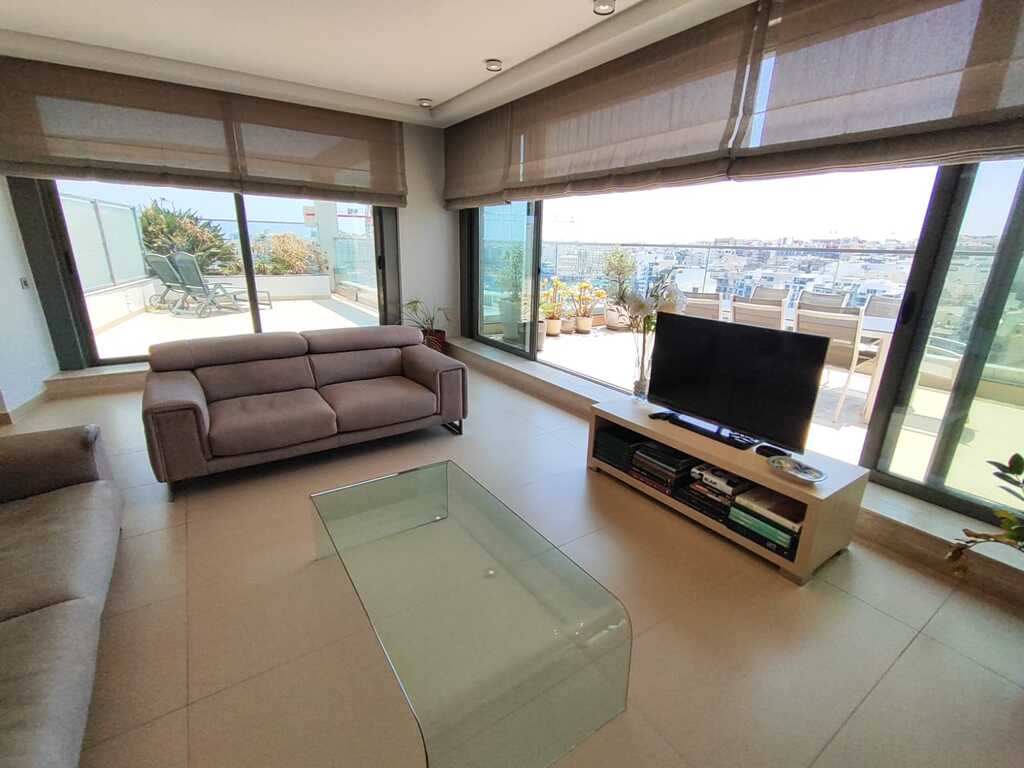 Portomaso-apartment-for-rent-christies-malta