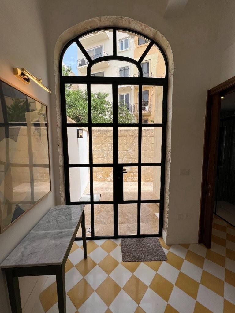 St Julians Furnished Town House's Image 4