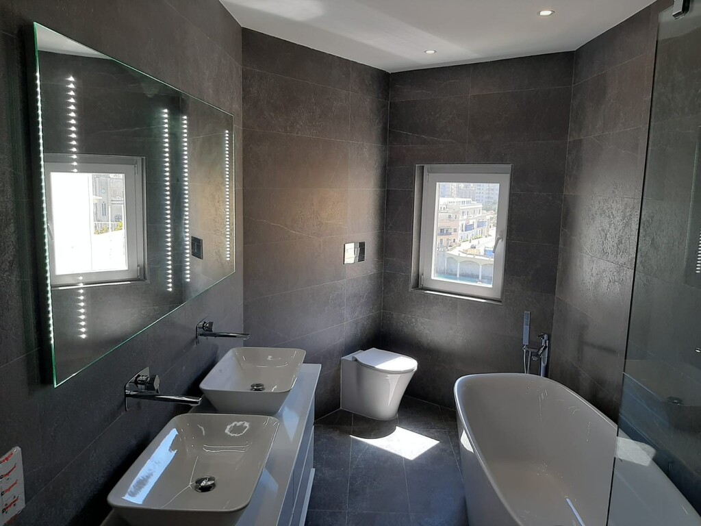 St Julians Seafront Apartment's Image 4