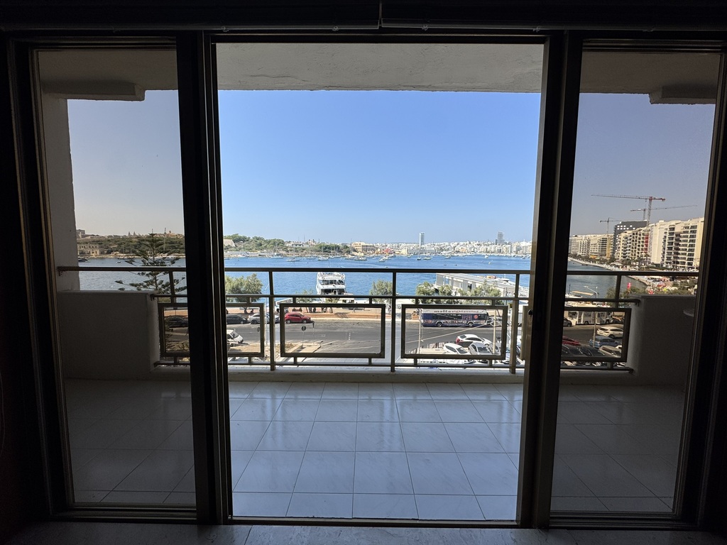 Sliema Seafront Apartment's Image 6