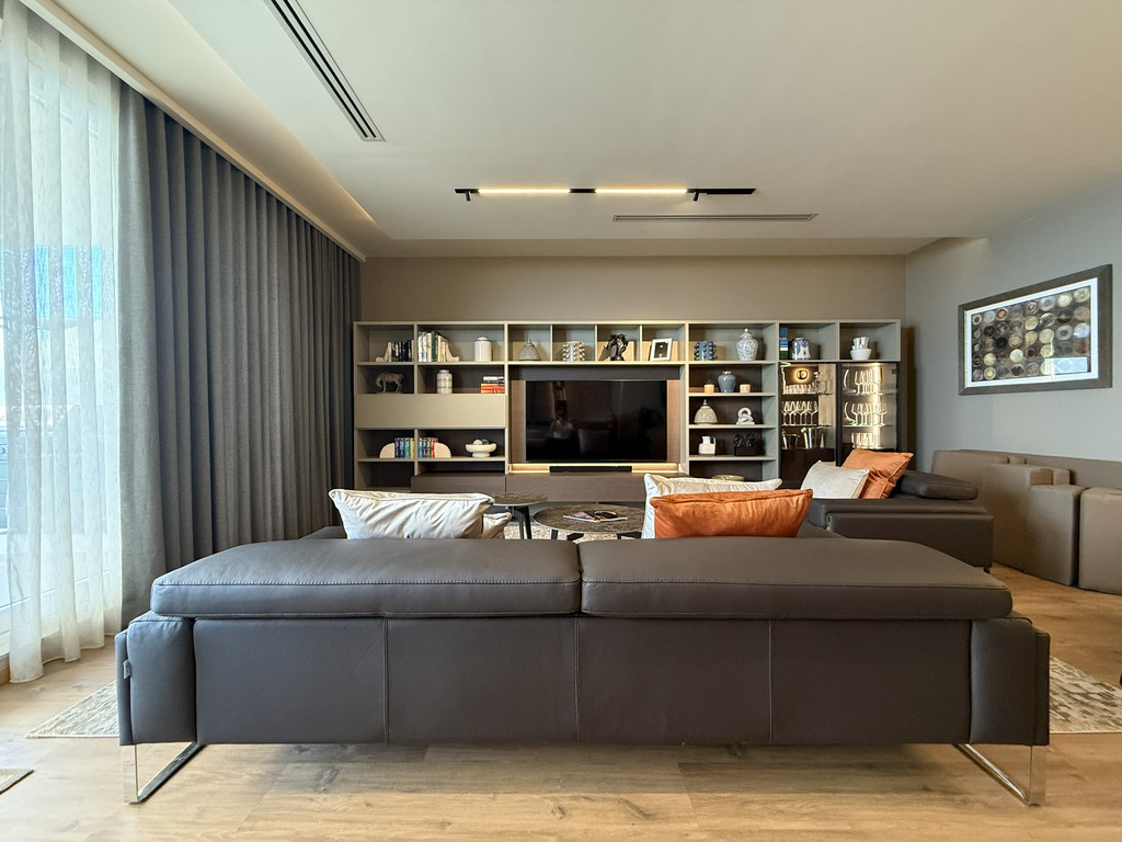 Sliema Luxury Seafront Apartment's Image 3