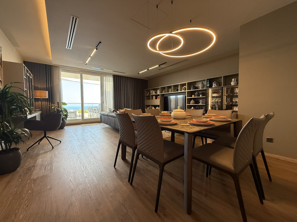 Sliema Luxury Seafront Apartment's Image 5