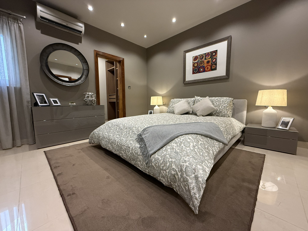 Sliema Luxury Seafront Apartment's Image 9