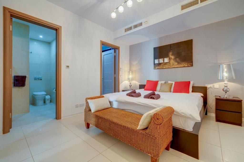 Sliema Furnished Apartment's Image 12