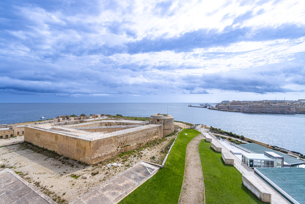 sliema-apartment-to-let-high-end-christies-malta