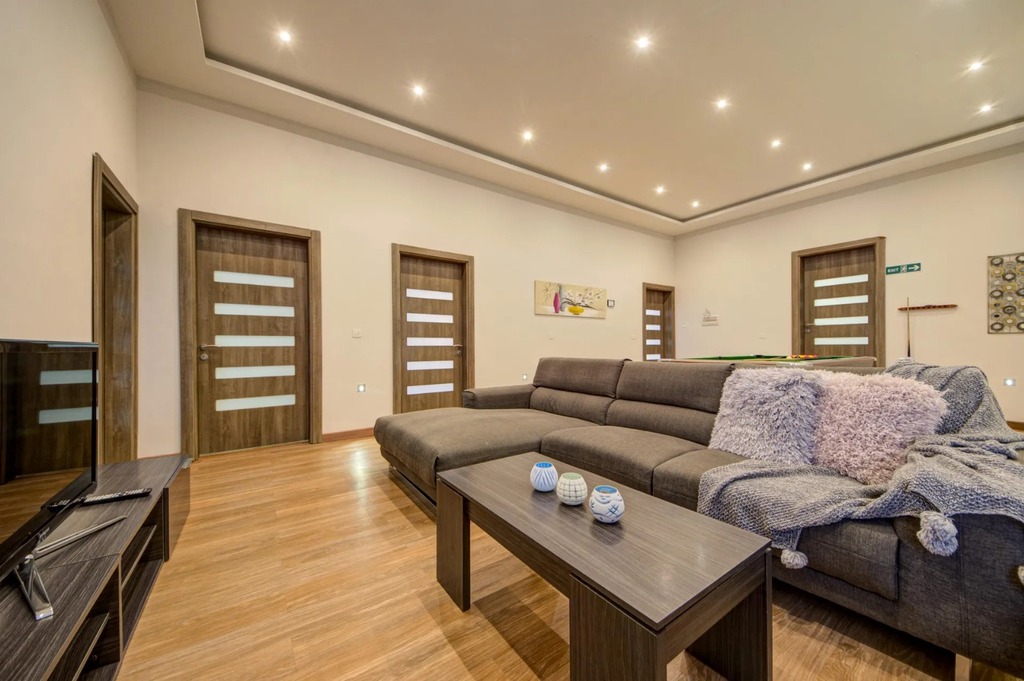 Santa Maria Estate Furnished Villa's Image 4