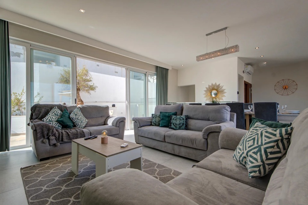 Santa Maria Estate Furnished Villa's Image 3
