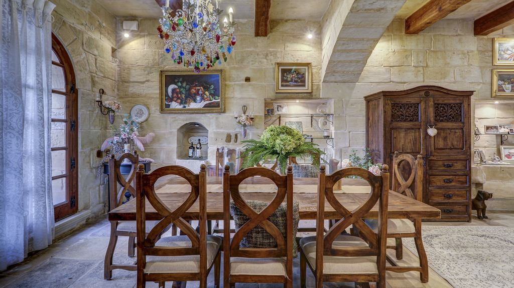 siggiewi-property-with-pool-christies-malta