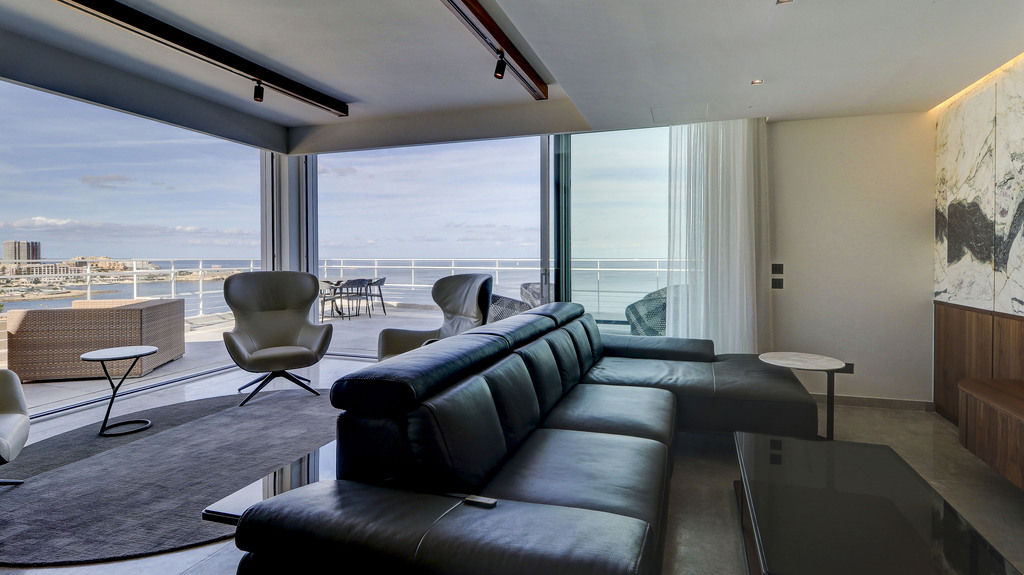 Sliema Luxury Seafront Penthouse's Image 25