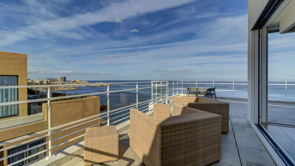 Sliema Luxury Seafront Penthouse's Image 14