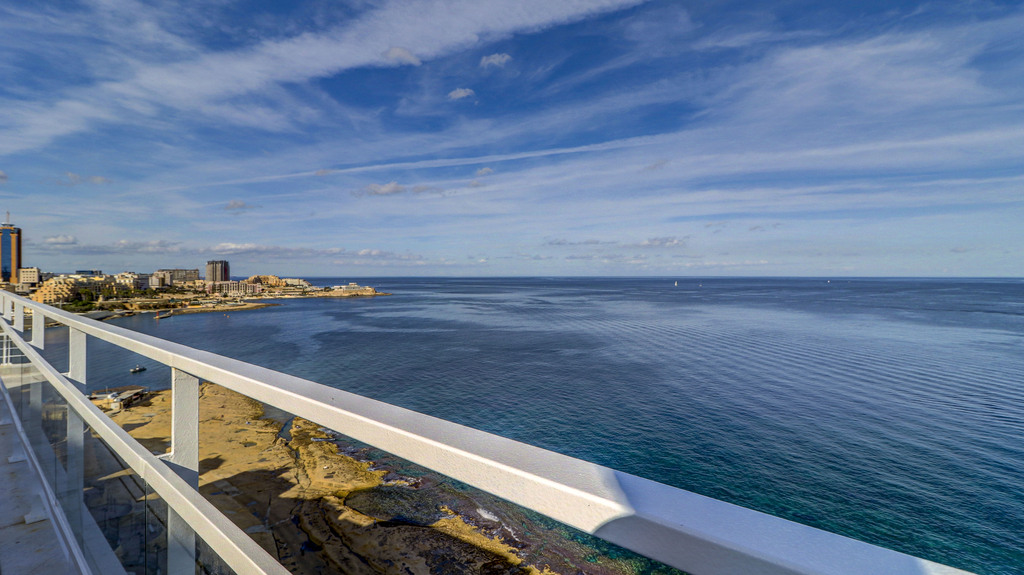 Sliema Luxury Seafront Penthouse's Image 16