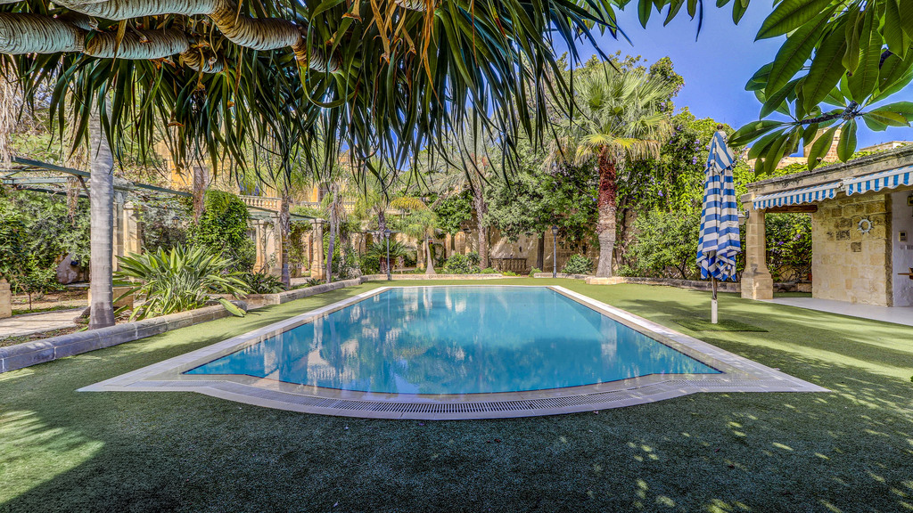 Balzan-large-house-with-garden-christies-malta