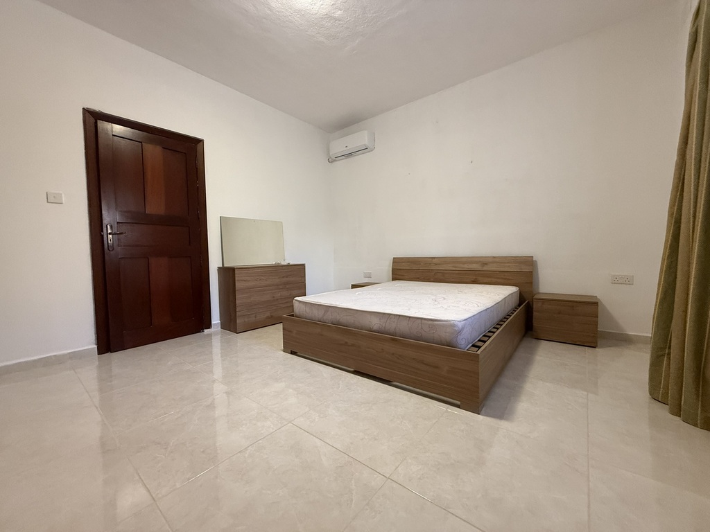 Pembroke Furnished Terraced House's Image 6