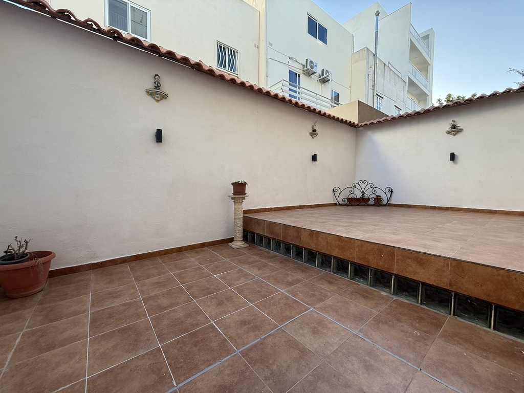 Pembroke Furnished Terraced House's Image 4