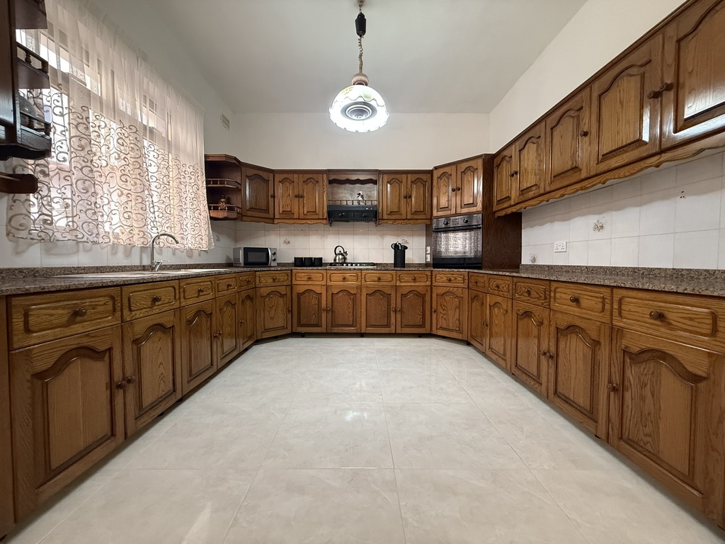 Pembroke Furnished Terraced House's Image 3