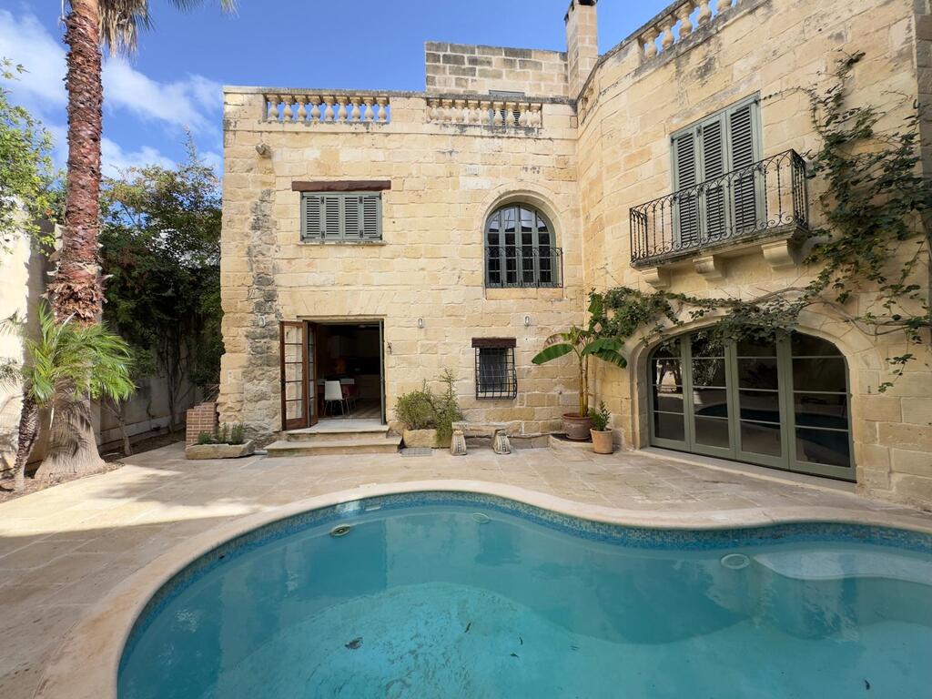 Burmarrad-house-with-pool-christies-malta