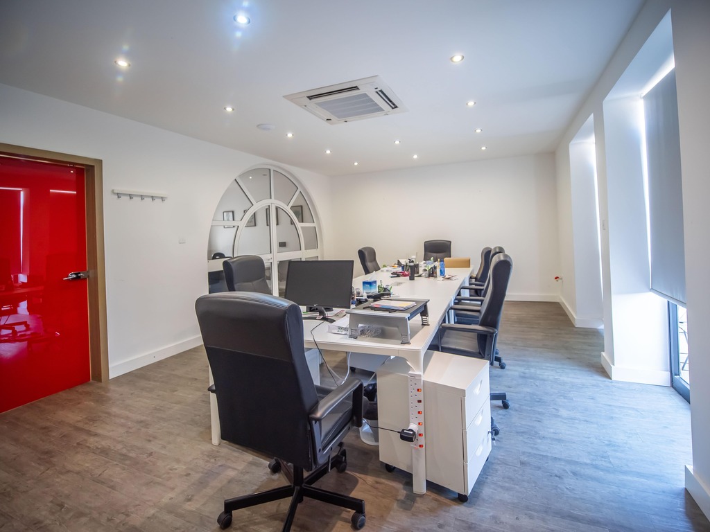 Ta' Xbiex Fully Equipped Office's Image 3