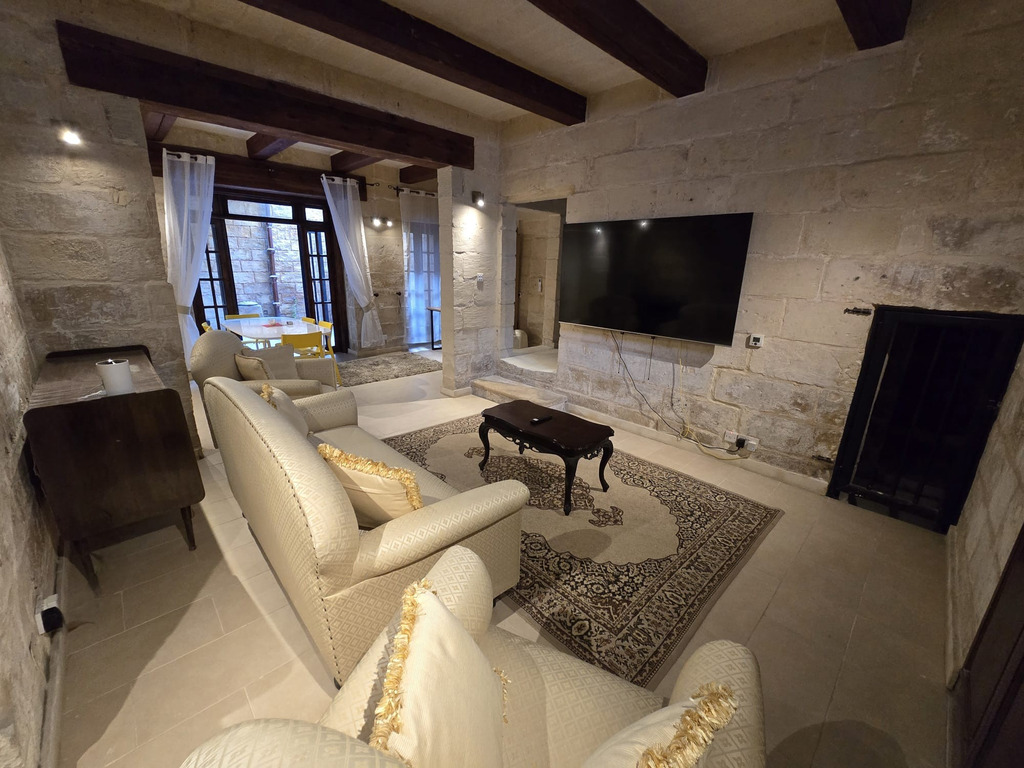 Sliema-long-term-rental-townhouse-to-let-christies-malta