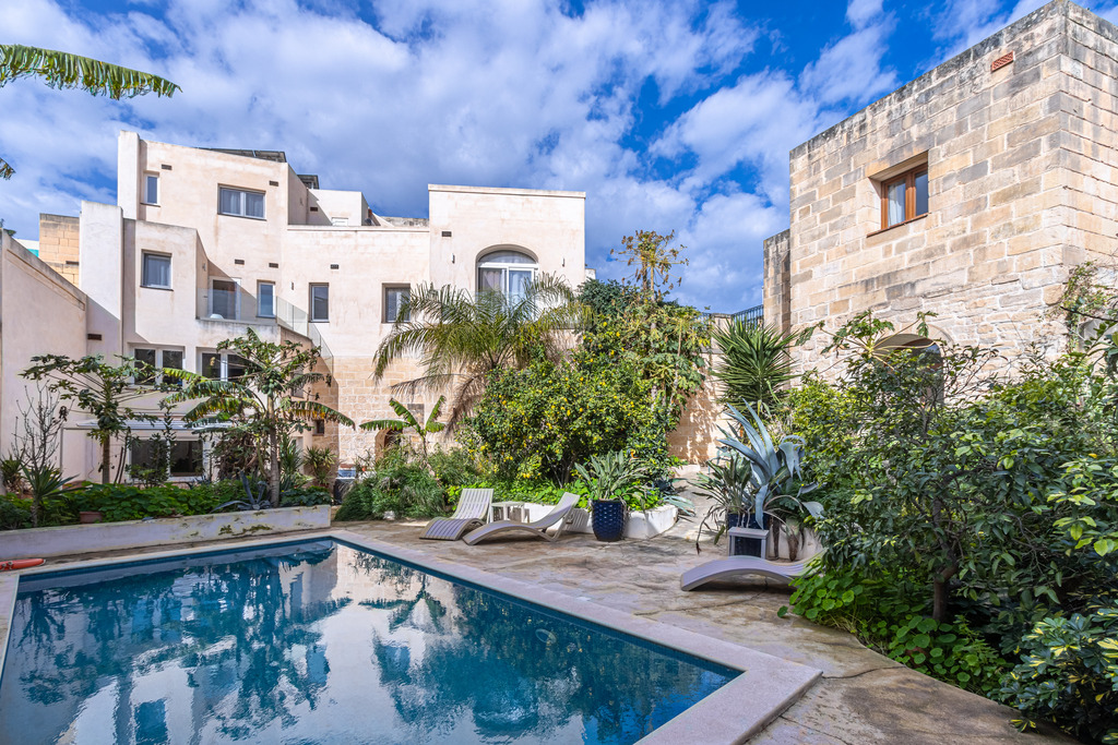 Malta-property-with-pool-christies-malta