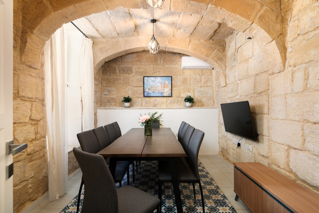 Naxxar-rent-in-malta-christies-malta