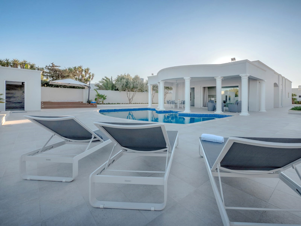 Mellieha-family-friendly-christies-malta