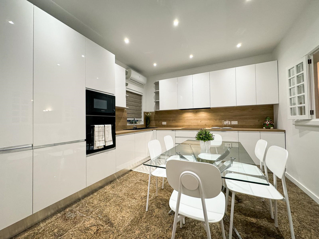 Sliema Seafront Apartment's Image 8