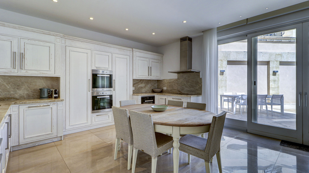 Ta' Xbiex Furnished Semi-detached Villa's Image 6