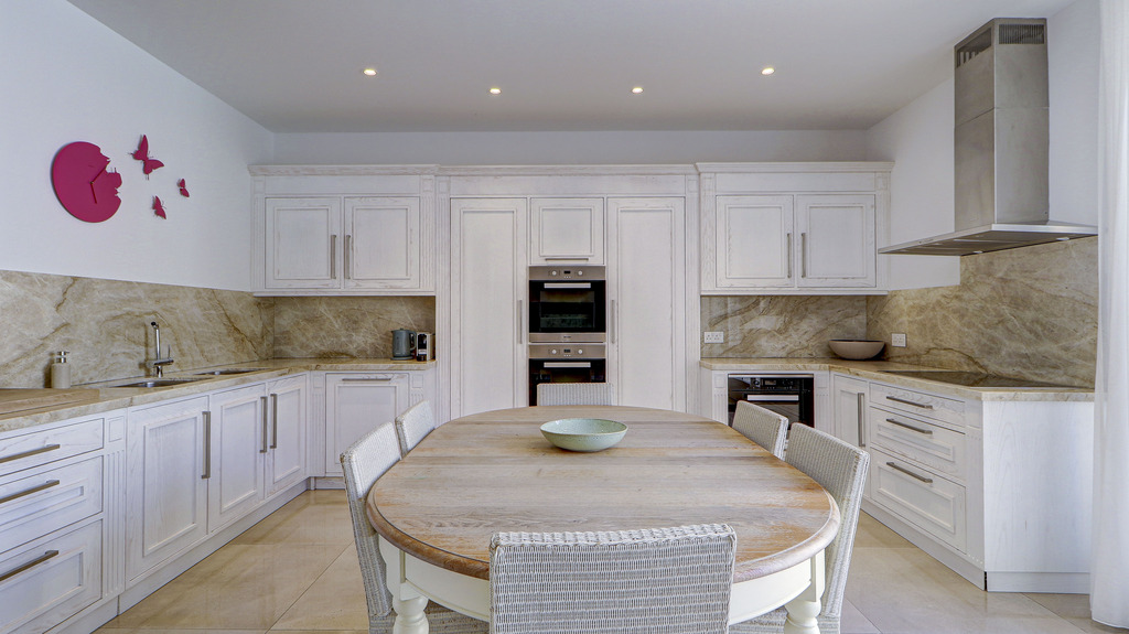 Ta' Xbiex Furnished Semi-detached Villa's Image 7