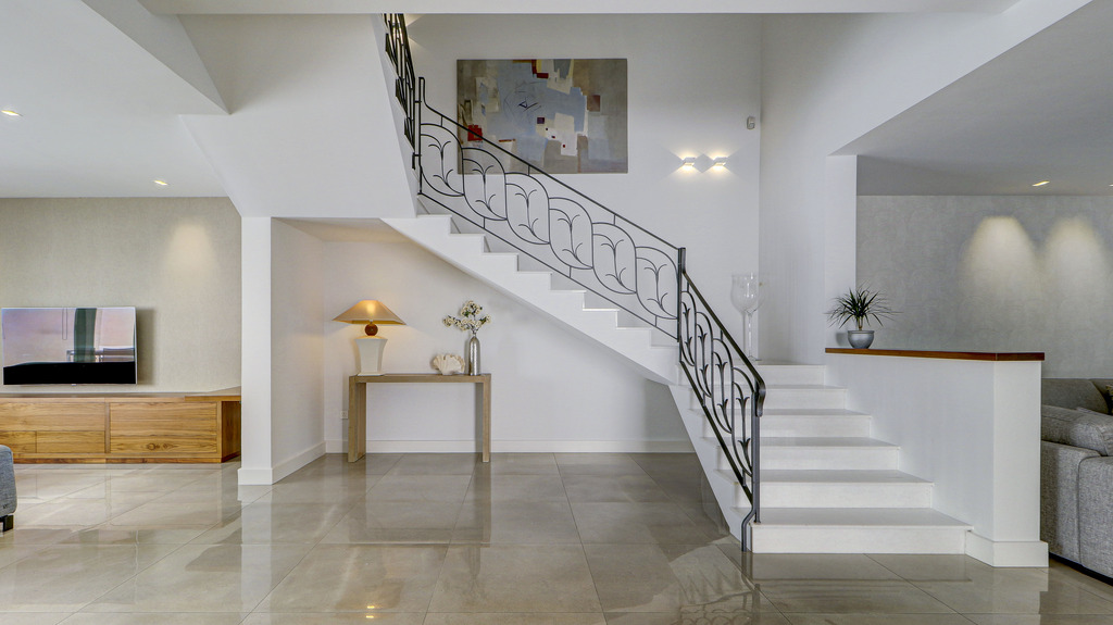 Luxury-villa-to-let-christies-malta