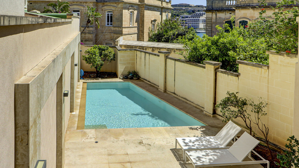 Ta' Xbiex Furnished Semi-detached Villa's Image 15