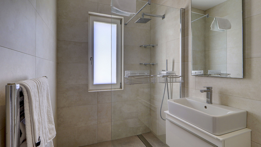 Ta' Xbiex Furnished Semi-detached Villa's Image 29