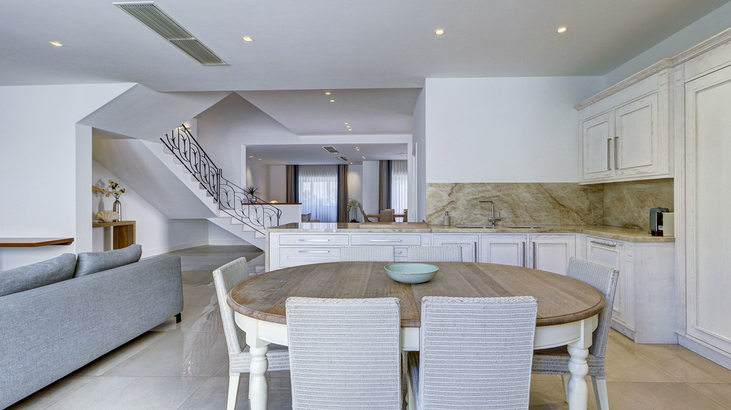 Ta' Xbiex Furnished Semi-detached Villa's Image 10