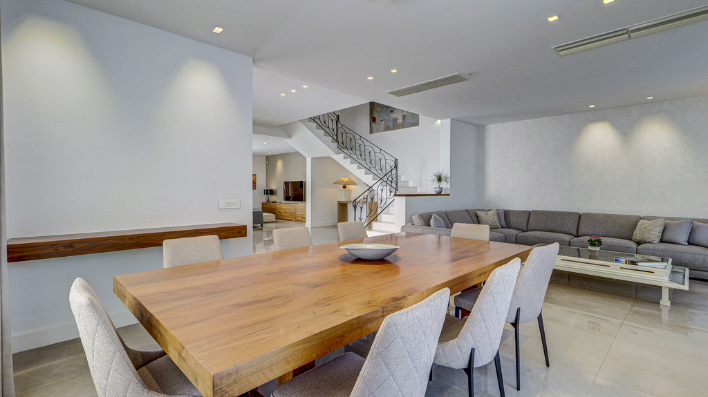 Ta' Xbiex Furnished Semi-detached Villa's Image 13